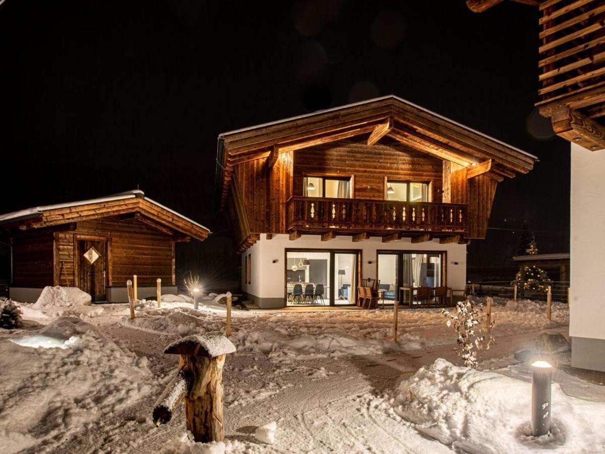 Apartment In Wald Im Pinzgau With A Carport Eksteriør billede
