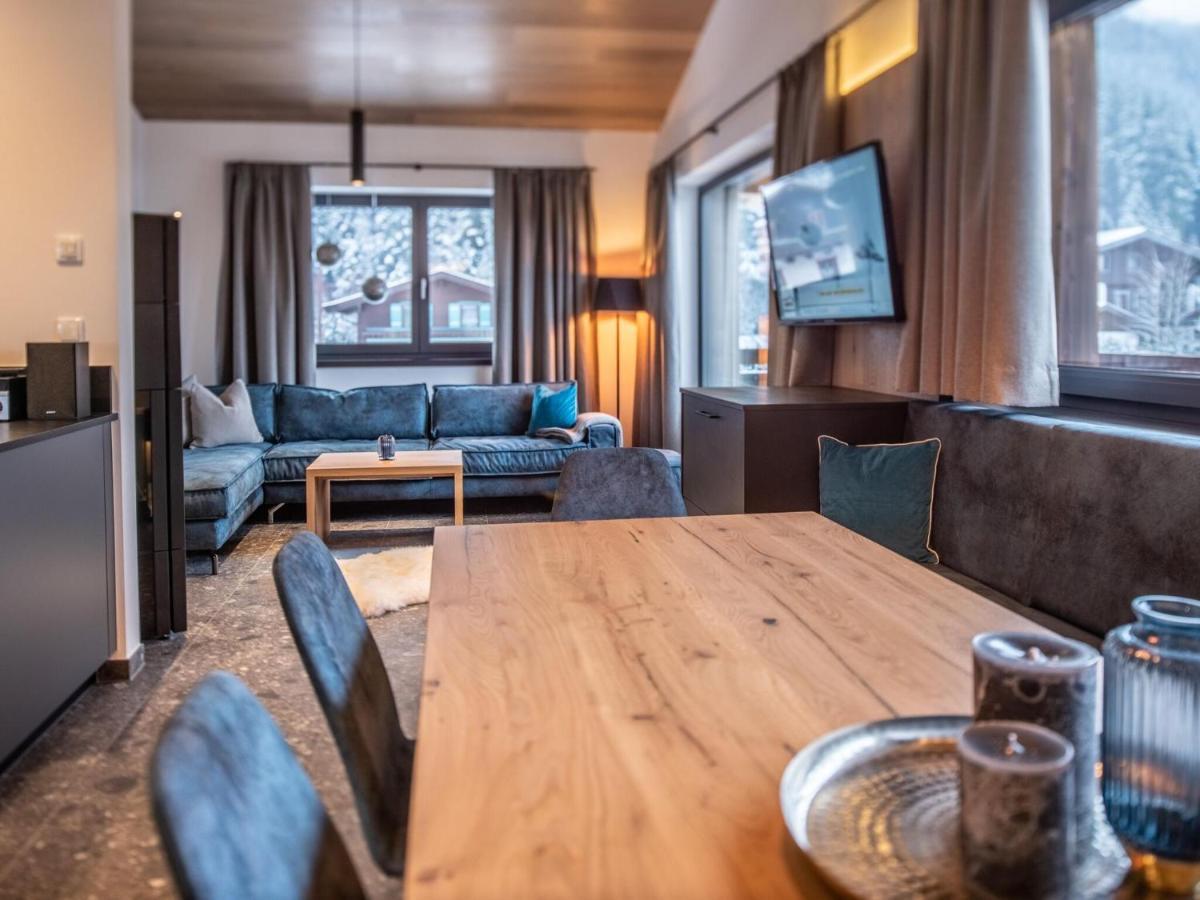 Apartment In Wald Im Pinzgau With A Carport Eksteriør billede