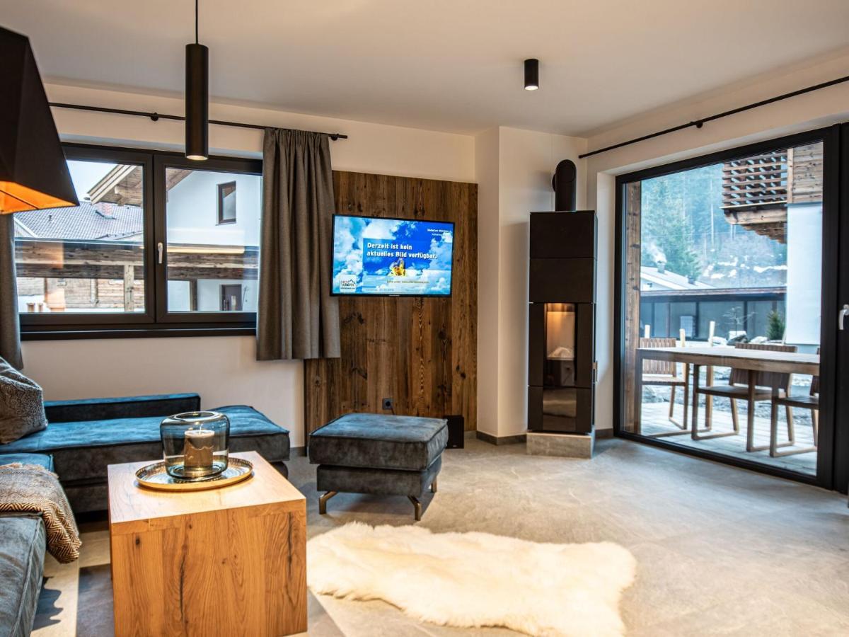 Apartment In Wald Im Pinzgau With A Carport Eksteriør billede