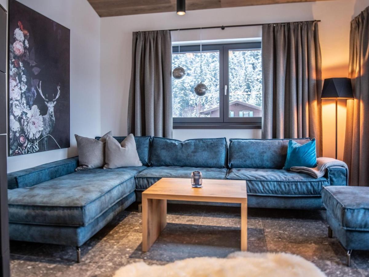 Apartment In Wald Im Pinzgau With A Carport Eksteriør billede