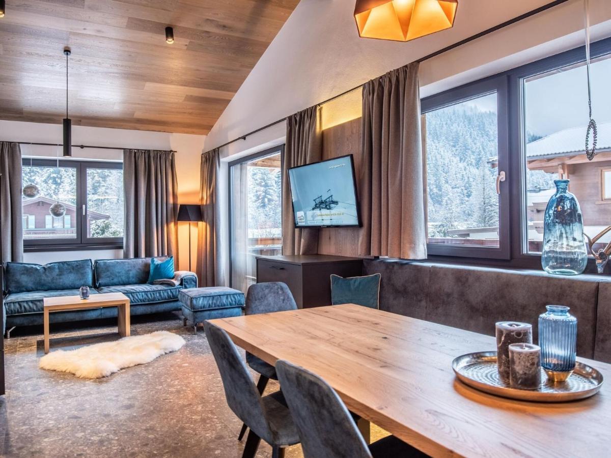 Apartment In Wald Im Pinzgau With A Carport Eksteriør billede