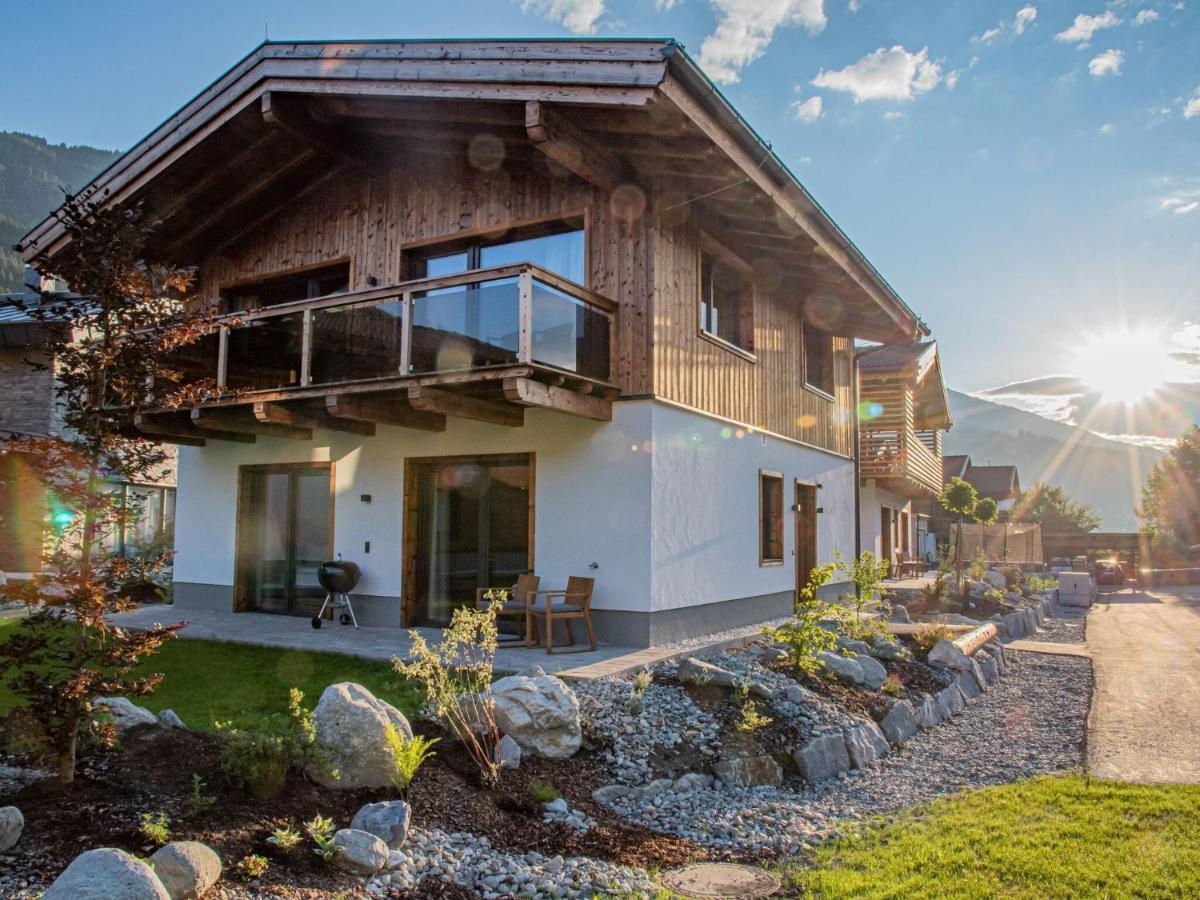 Apartment In Wald Im Pinzgau With A Carport Eksteriør billede