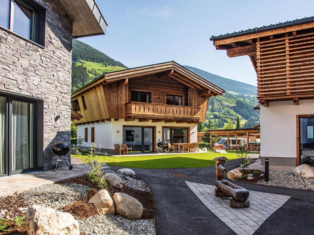 Apartment In Wald Im Pinzgau With A Carport Eksteriør billede