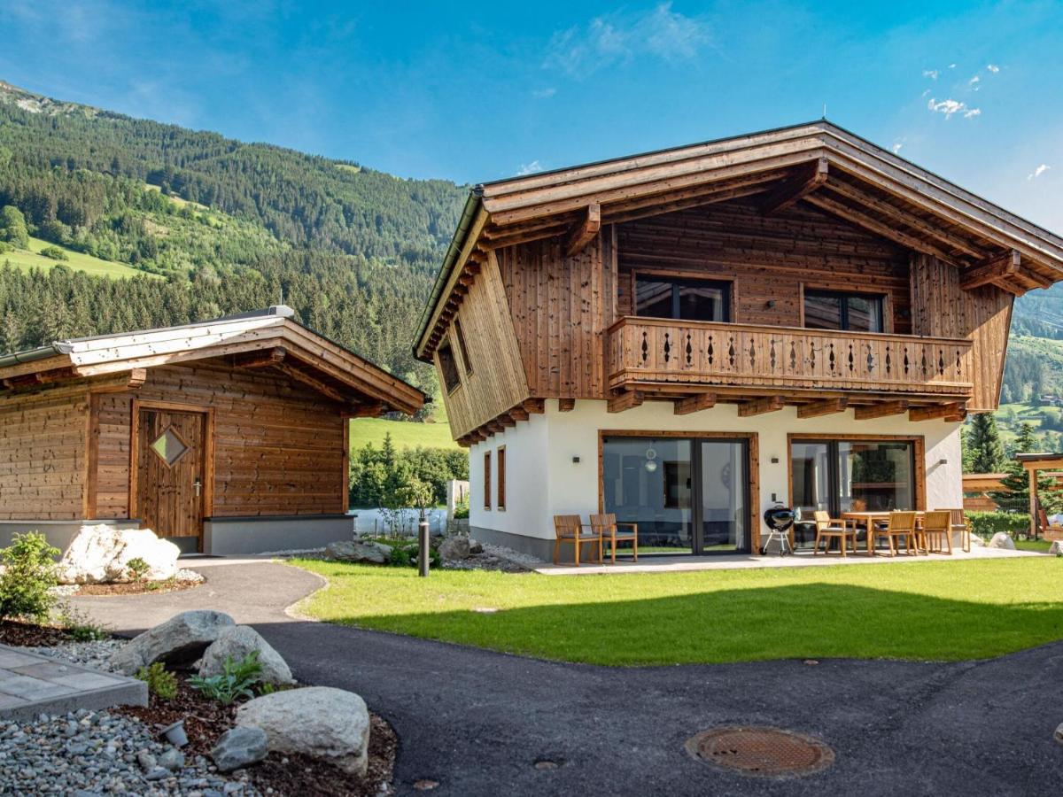 Apartment In Wald Im Pinzgau With A Carport Eksteriør billede