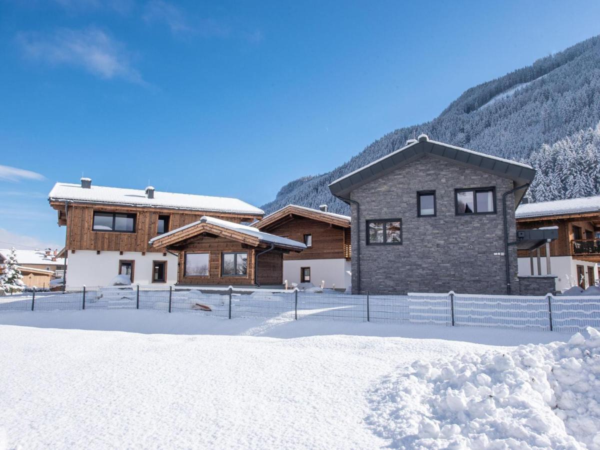 Apartment In Wald Im Pinzgau With A Carport Eksteriør billede