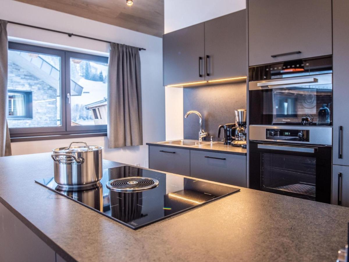 Apartment In Wald Im Pinzgau With A Carport Eksteriør billede