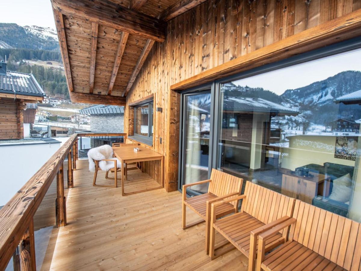 Apartment In Wald Im Pinzgau With A Carport Eksteriør billede
