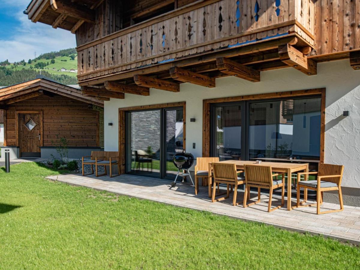 Apartment In Wald Im Pinzgau With A Carport Eksteriør billede